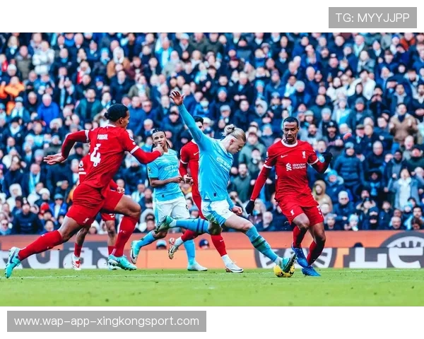 曼城与利物浦对决前瞻:球队现状、战术布局与比赛关键因素分析 曼城与利物浦对决前瞻:球队现状、战术布局与比赛关键因素分析