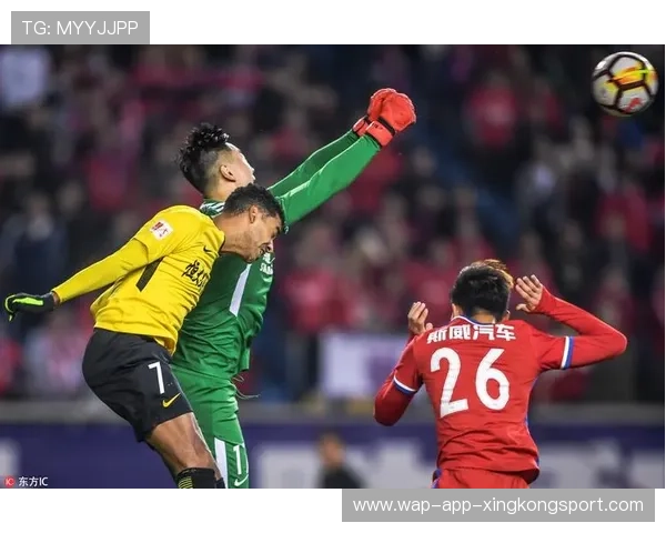 周鸿祎现身苏超焦点战感受足球精神展现深刻思考 周鸿祎现身苏超焦点战感受足球精神展现深刻思考