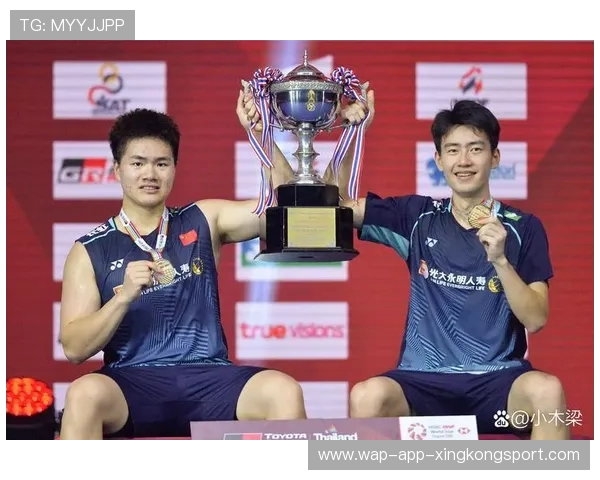 羽毛球超长回合燃爆全场,两人累到跪地 羽毛球超长回合燃爆全场,两人累到跪地