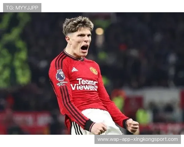 曼联快速长传创造良机,加纳乔挑射稍稍打偏