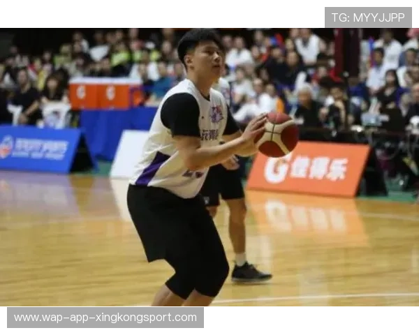 本菲卡穆萨抢点轻推极其灵动——闪耀绿茵场的天才前锋